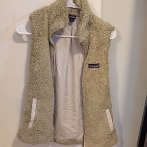Patagonia Sherpa Vest in Light Tan